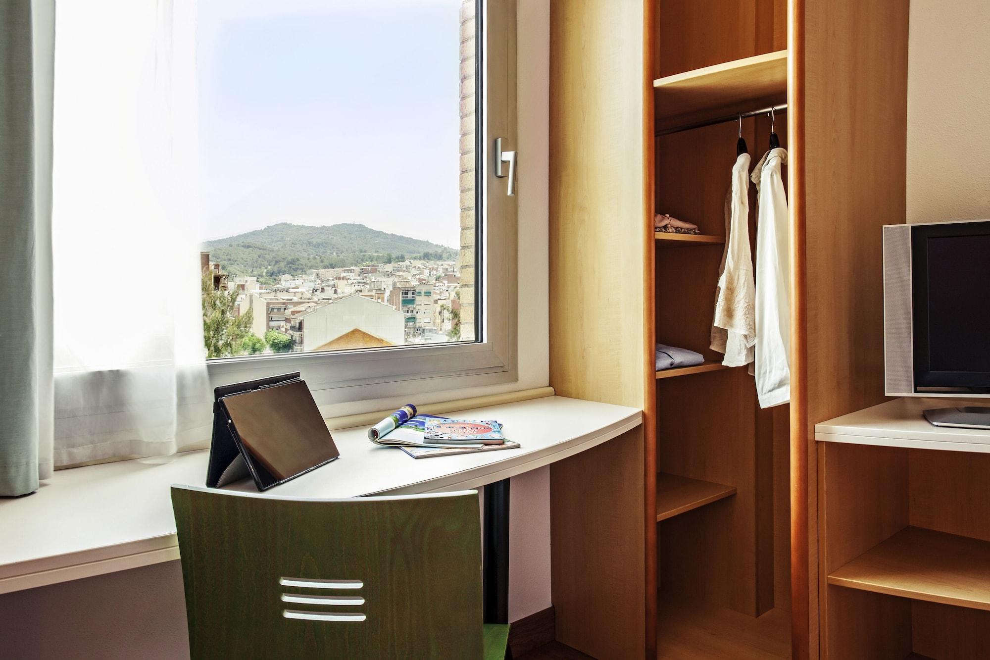 Ibis Barcelona Molins De Rei Hotel Exterior photo