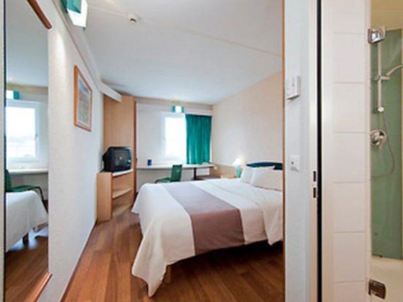 Ibis Barcelona Molins De Rei Hotel Exterior photo
