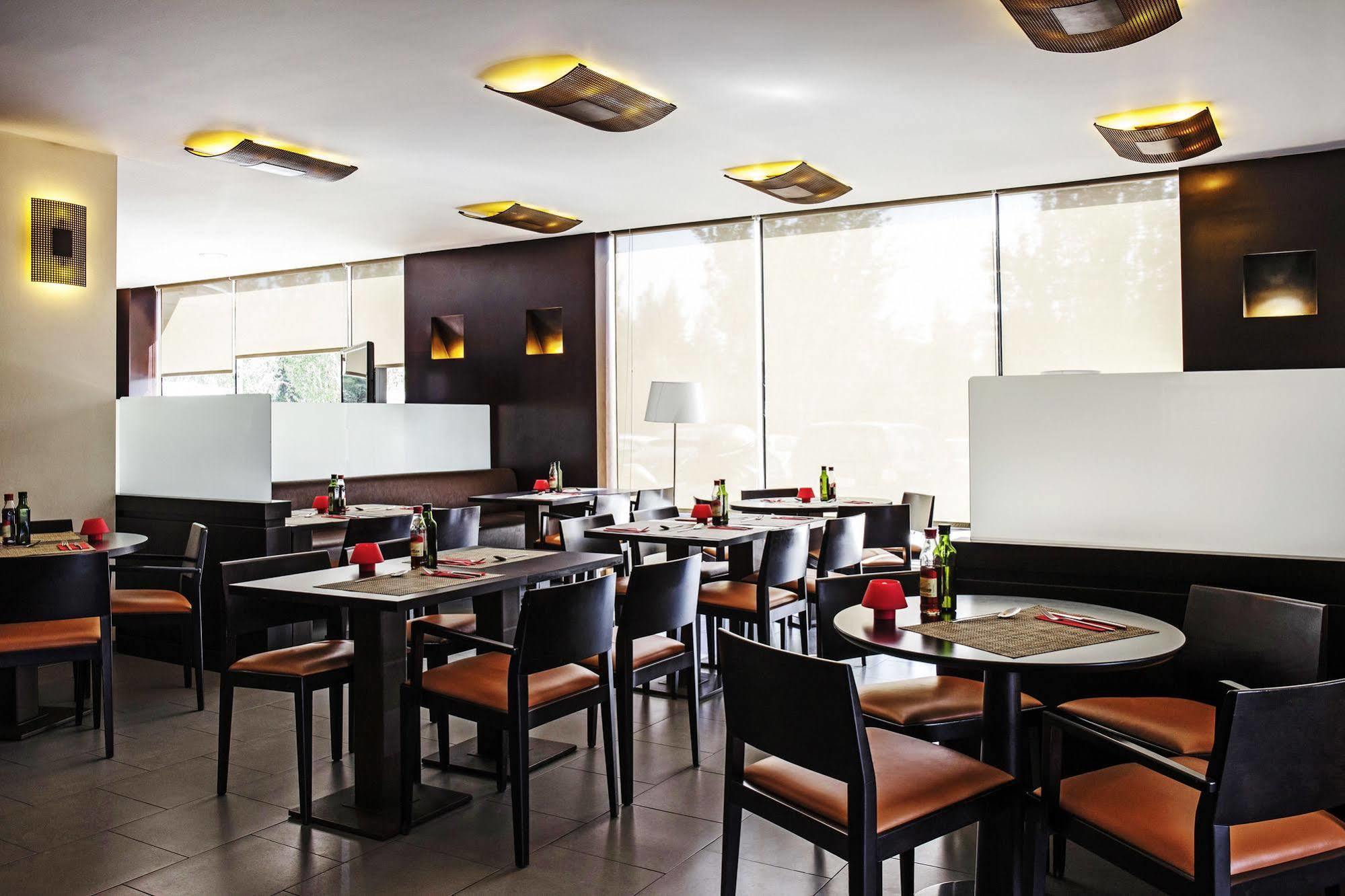 Ibis Barcelona Molins De Rei Hotel Exterior photo