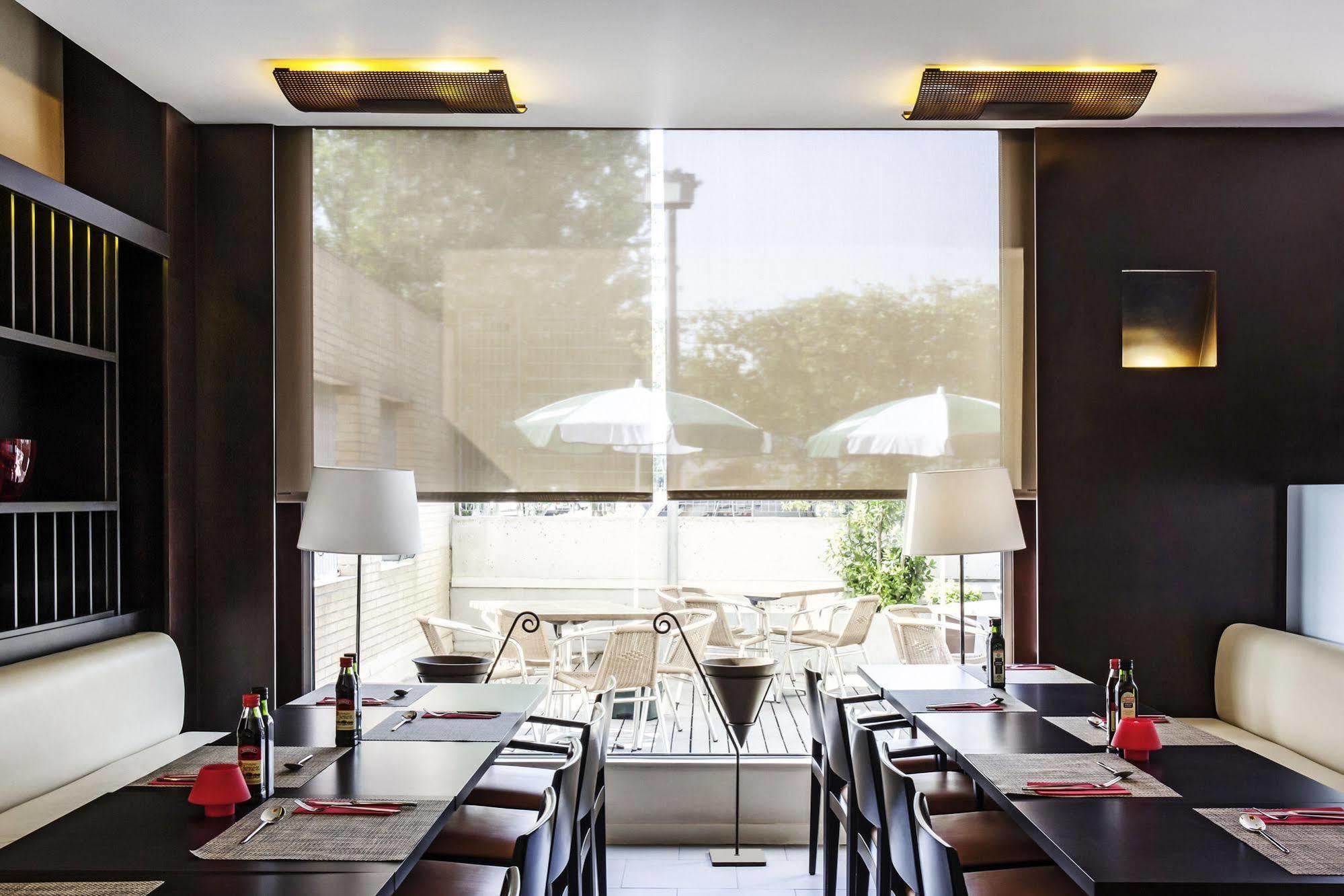 Ibis Barcelona Molins De Rei Hotel Exterior photo