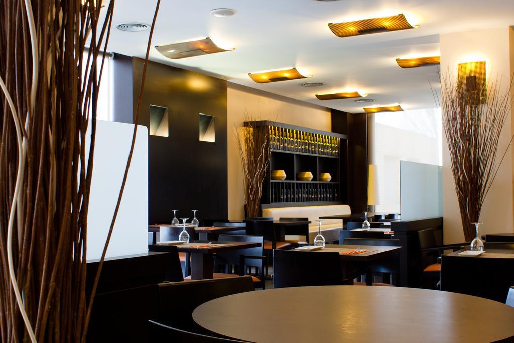 Ibis Barcelona Molins De Rei Hotel Exterior photo