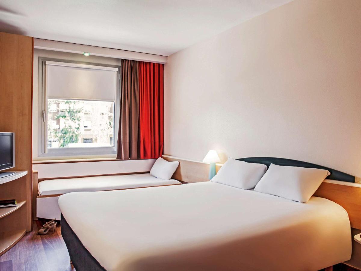 Ibis Barcelona Molins De Rei Hotel Exterior photo
